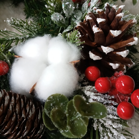 14" Christmas Wreath Handmade Cranberry, Pinecone Christmas - Picture 4 of 8